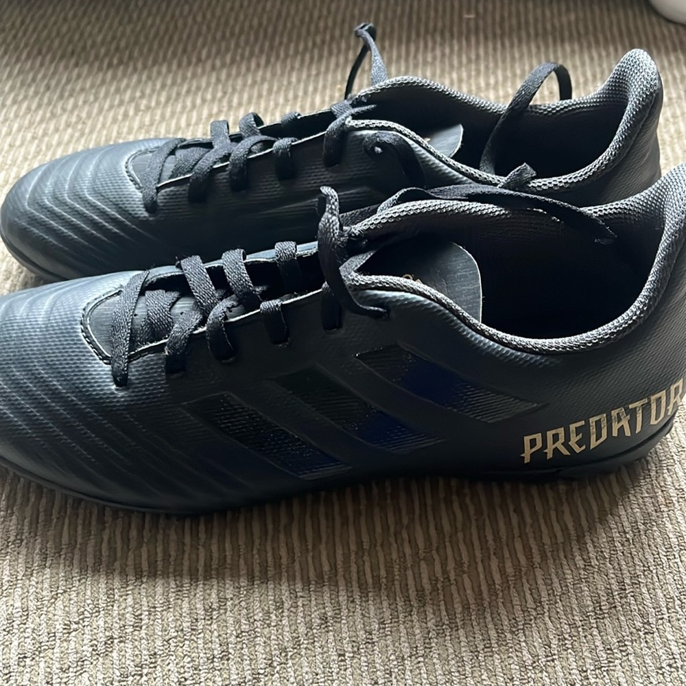 Indoor soccer cleats - like new - size 7 women’s - adidas- predator